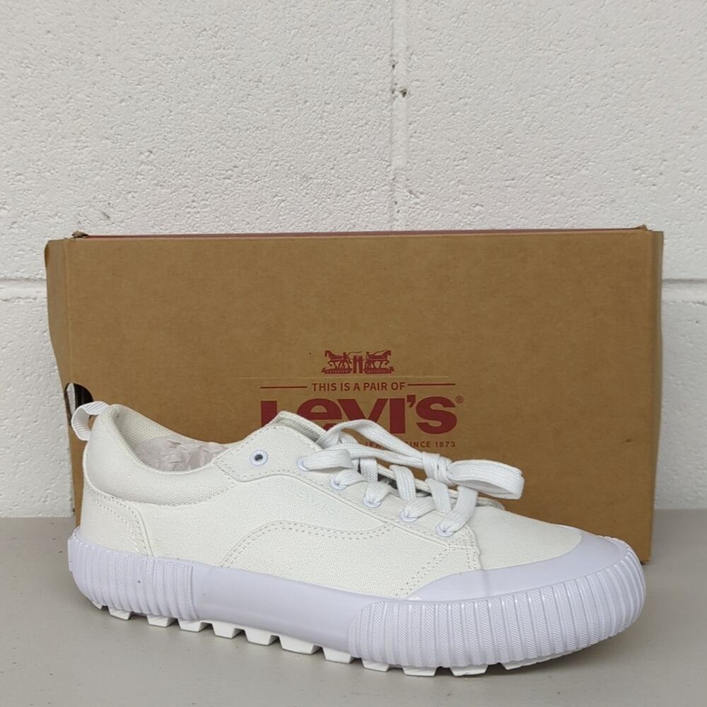 New w/ box Levi's sz women's 8 all solid white sneakers chunky gum
